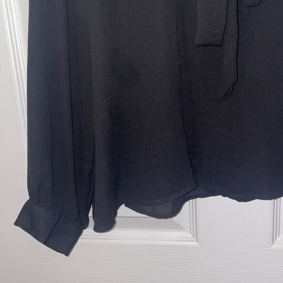 Black front tie blouse - Picture 3 of 3